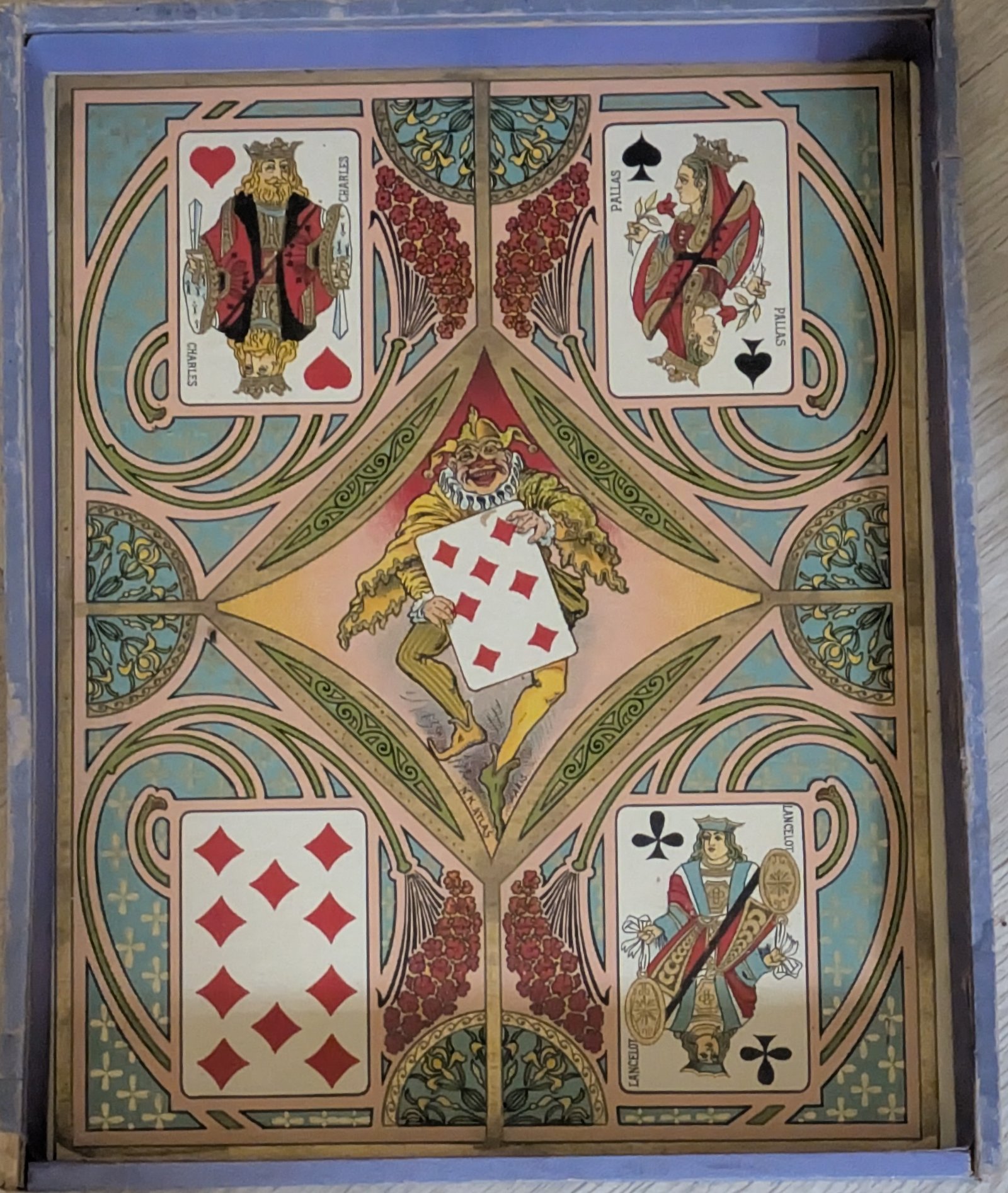 Plateau de Nain Jaune, décor Art nouveau