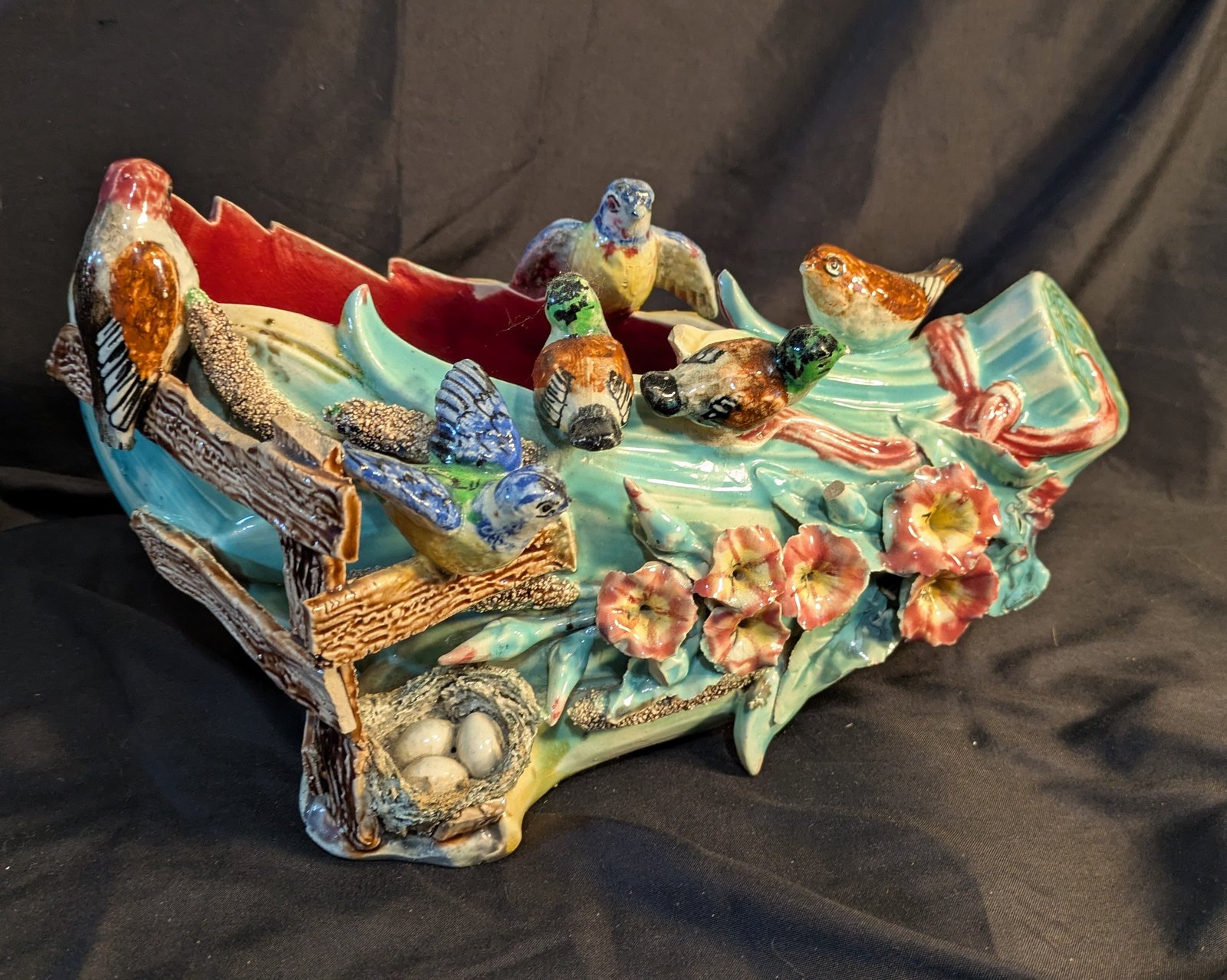 Cache-pot en barbotine, décor d'oiseaux