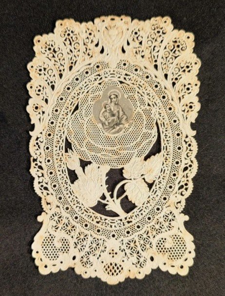 Canivet, image pieuse en dentelle de papier