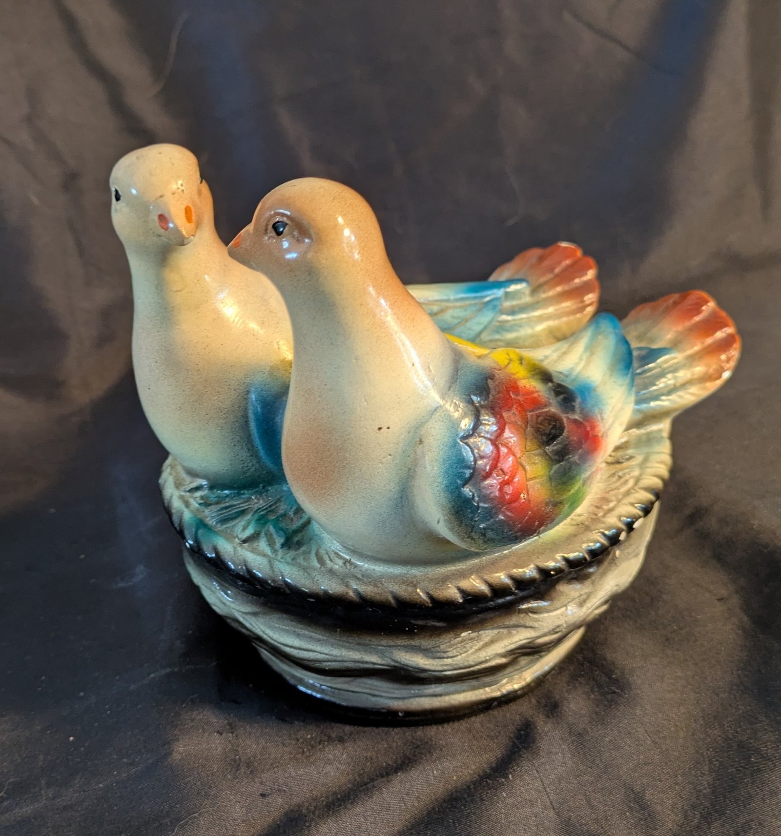 Vide-poche en barbotine, décor d'oiseaux